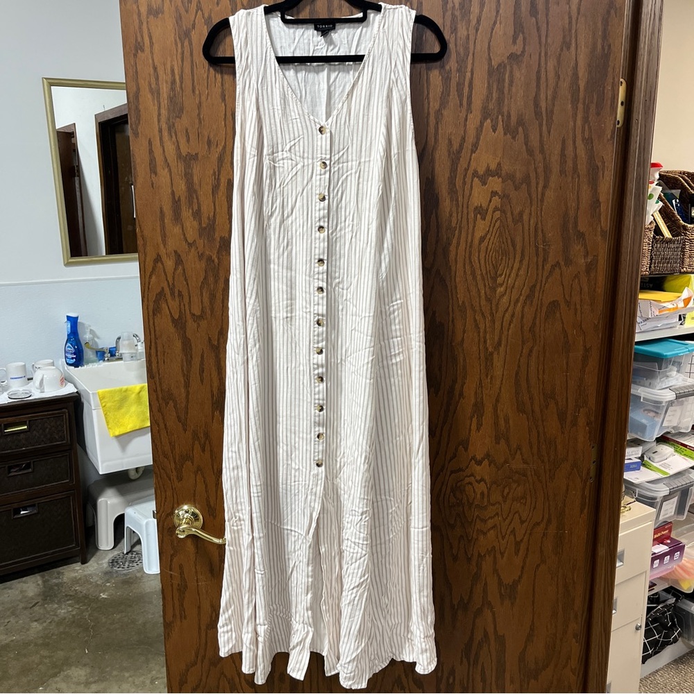 TORRID Sleeveless Button Up Maxi Dress w Tan Stripe Sz 1 Tie Back